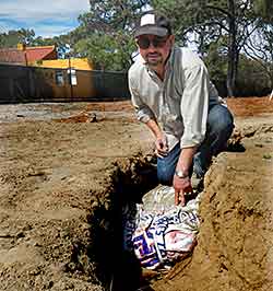 Pepe Herrea starting Superadobe house