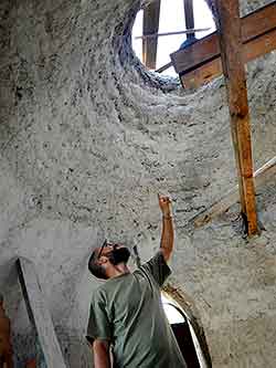 Superadobe house: detail