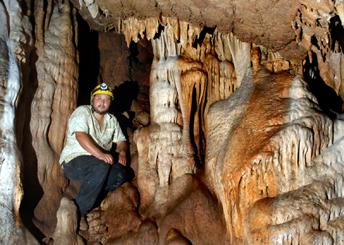 Noe Gutierrez en Cueva Monos: Noe Gutierrez of Toxin, Jalisco. “I lived here all my life and never went inside this cave until now.”