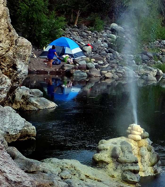 Geysers of Los Patitos River